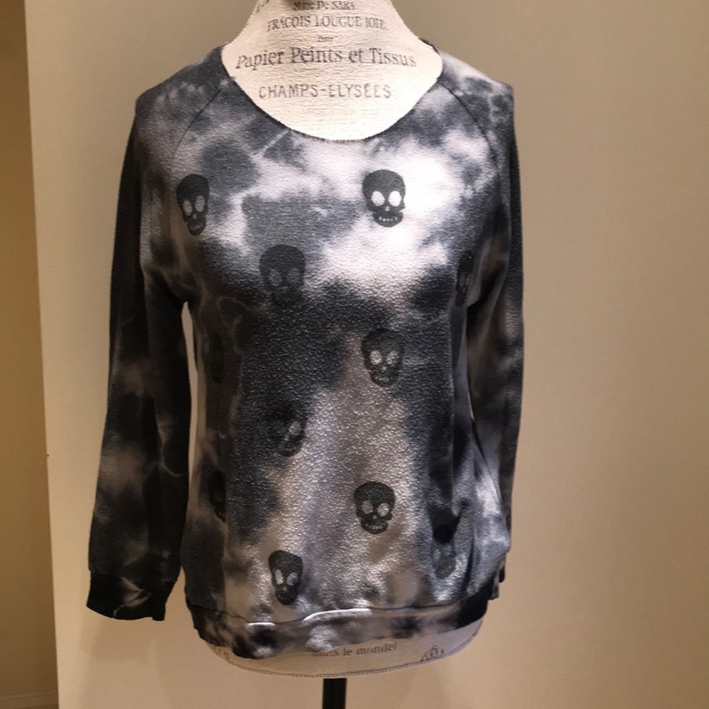 Tie dyed skull top